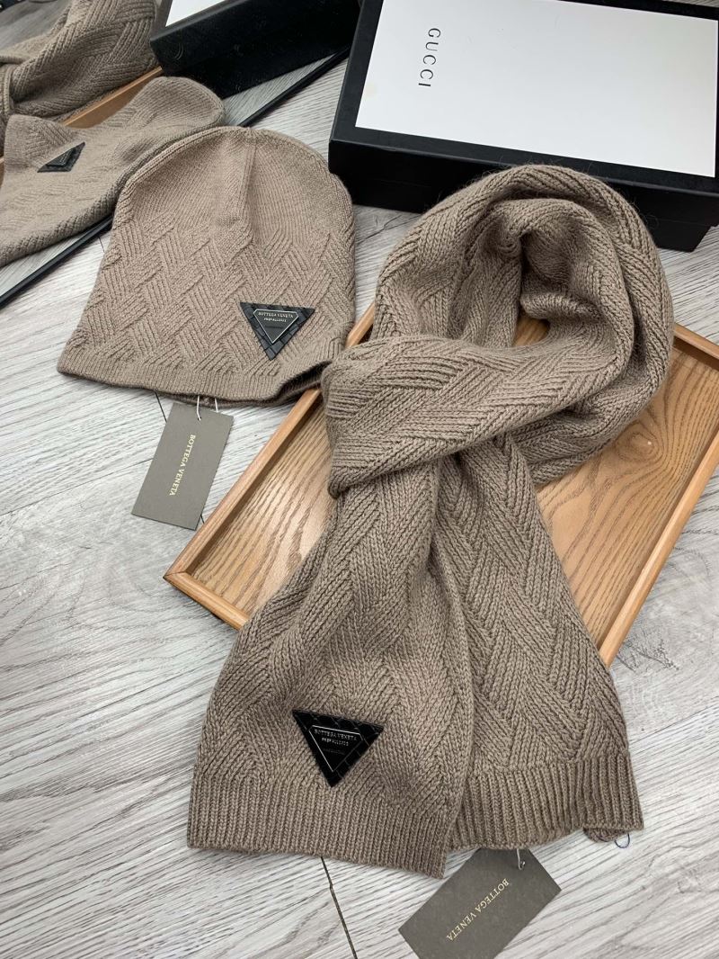 Bottega Veneta Caps Scarfs